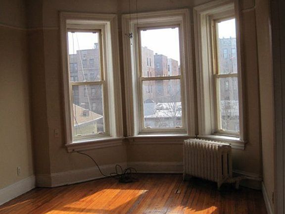 4th image of 354 Parkside Ave APT 7