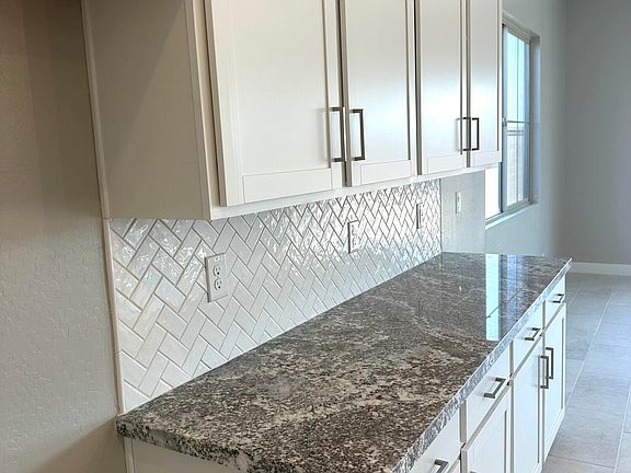 5th image of 713 W LONGWOOD Drive