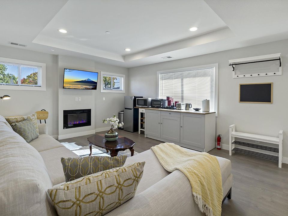 1st image of 499 Clifton Ave