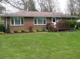 5549 Sterling Rd, Hamburg, NY 14075