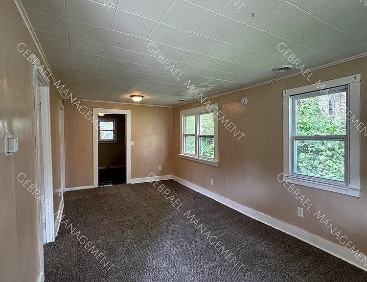 3208 Holly Ave — Photo 10