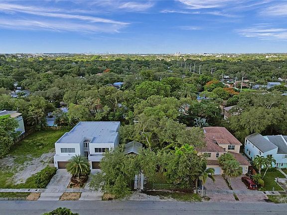 2nd image of 838 SW 16th Street