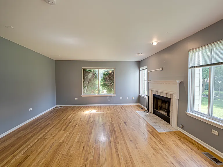 2464 Blue Spruce Ln — Photo 9