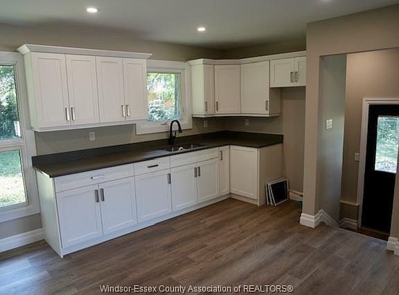 2nd image of 955 Roseland Dr S
