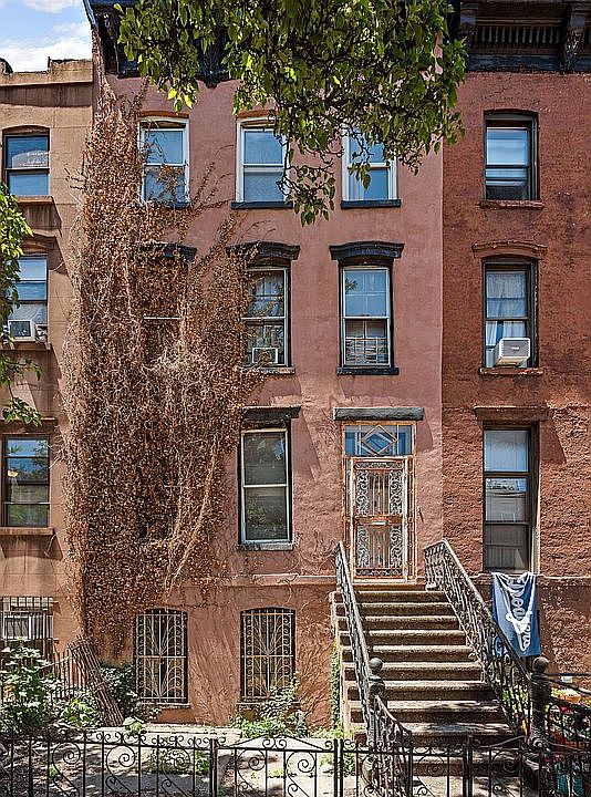 1st image of 90 Ryerson St