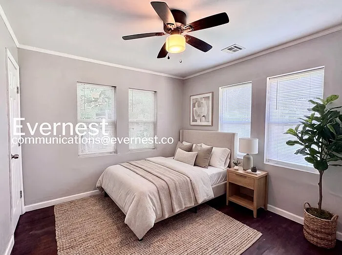 613 E Xyler St — Photo 3