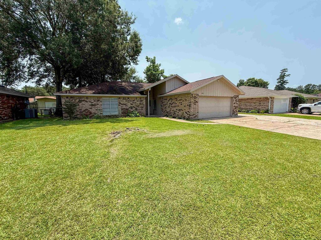1925 Silver Oaks Dr, Orange, TX - View 2