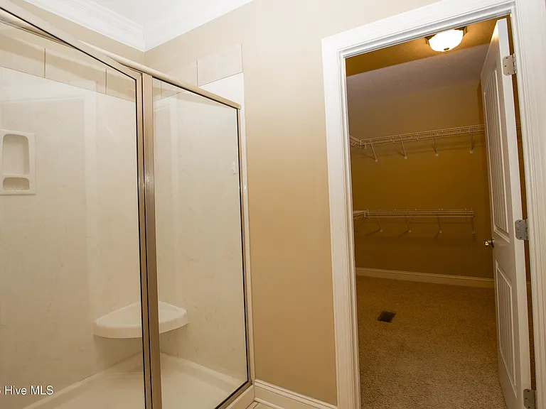 16 Montrose Ct — Photo 69