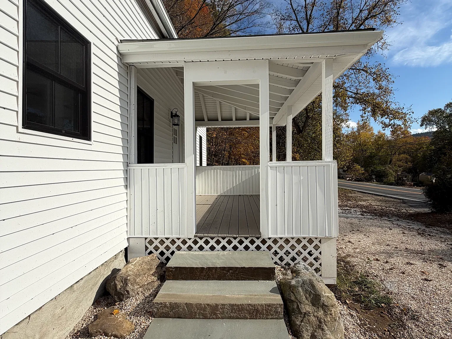 3 bed, 1.0 bath, 1362 sqft, $3,500 — Photo 2