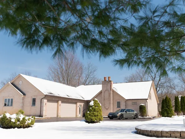7206 S Solon Rd, Spring Grove, IL 60081