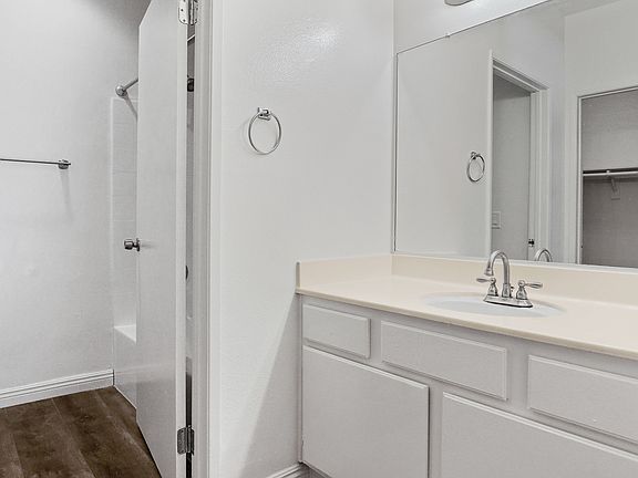 4th image of 8430 Cedros Ave APT 224