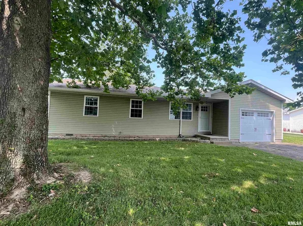 505 Prairie View Dr, Salem, IL 62881
