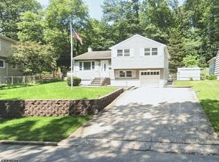 89 Knolls Rd, Bloomingdale Boro, NJ 07403