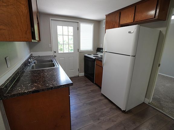 5th image of 2818 W Rose Hill St