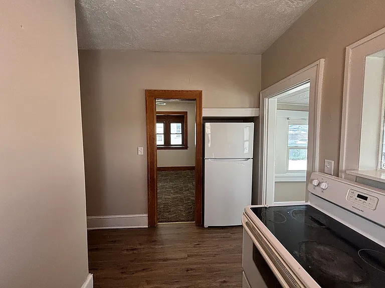 1410 Wilson Ave — Photo 5