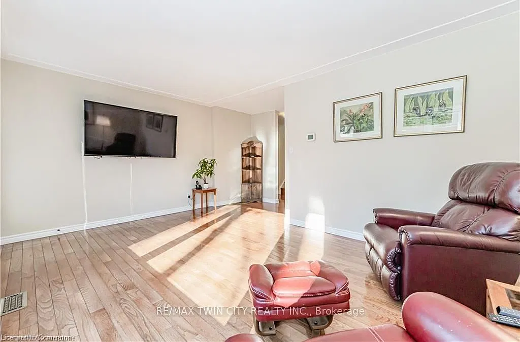 3 bed, $2,600 — Photo 3
