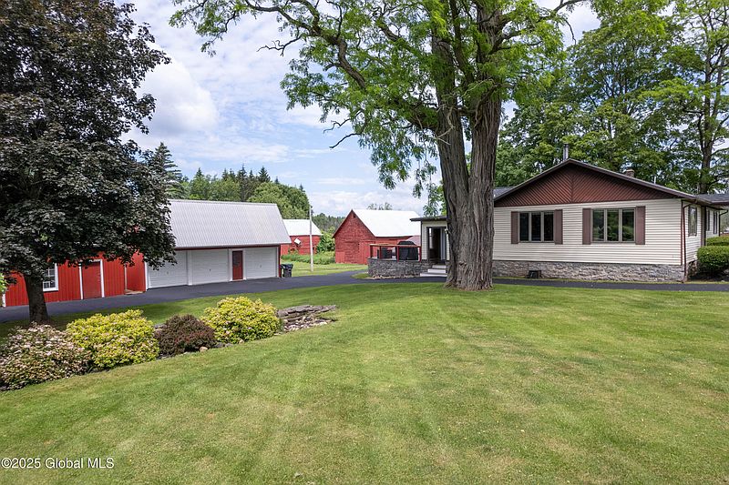 2nd image of 5037 Sacandaga Road