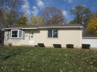 118 Pueblo Rd, Carpentersville, IL 60110