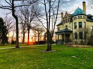34 Logan Loop, Highland Park, IL 60035