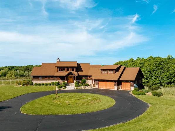 14588 Peninsula Dr, Traverse City, MI 49686