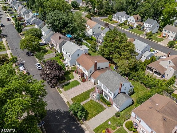 2nd image of 33 Mapes Ave