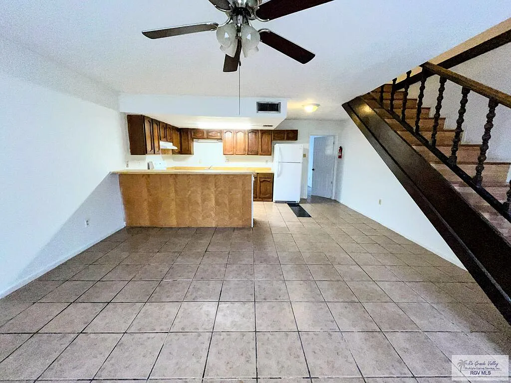 3 bed, 2.0 bath, 1000 sqft, $1,000 — Photo 4