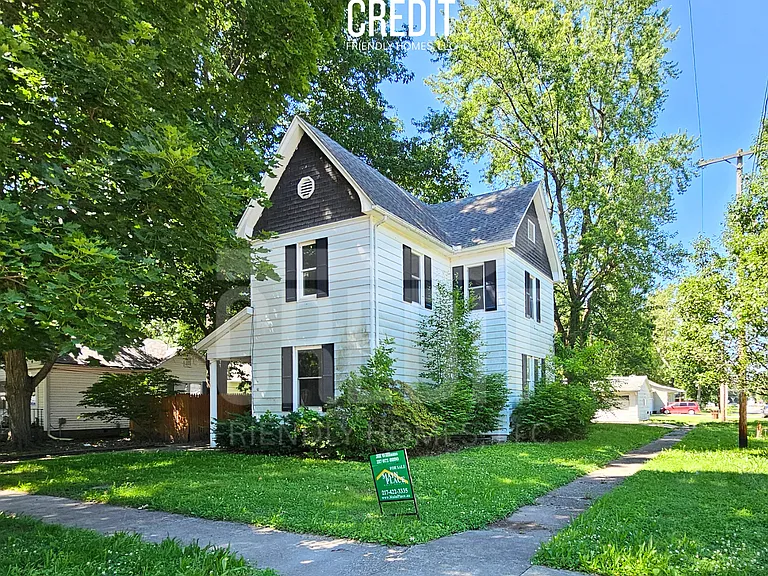 223 N Pine St — Photo 2