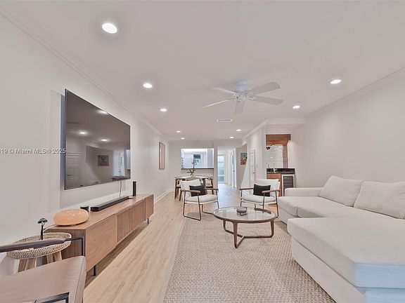 3rd image of 825 SE 2nd St