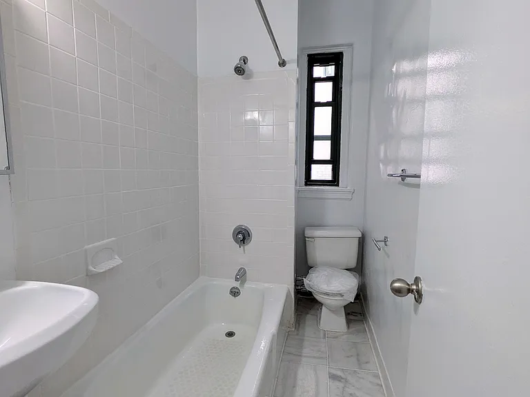 511 E 78th St #2G-515 — Photo 4