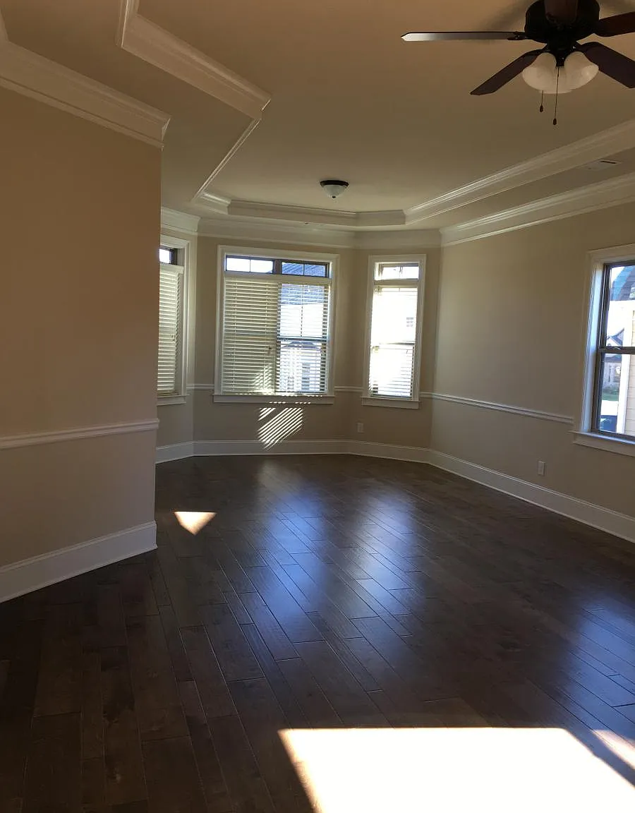 5 bed, 3.5 bath, 4500 sqft, $3,400 — Photo 4
