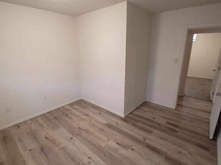 1007 W Ash St — Photo 36