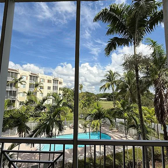 3500 Oaks Clubhouse Dr #303 — Photo 18