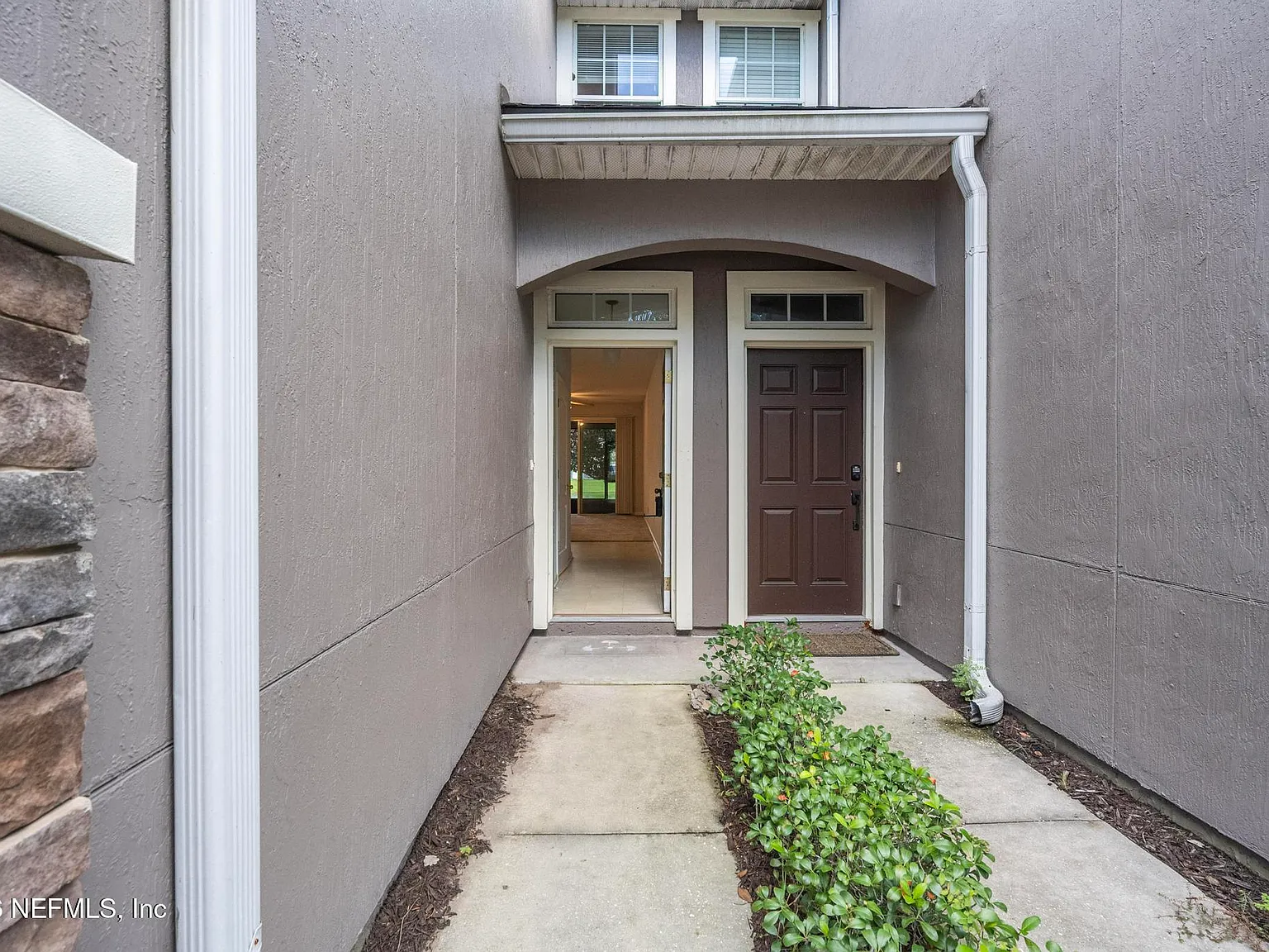 2 bed, 2.5 bath, 1412 sqft, $1,800 — Photo 3