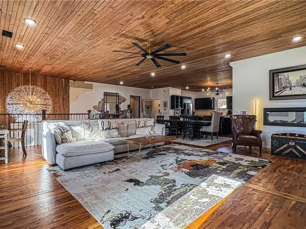 510 E Madison Ave, Berryville, AR 72616