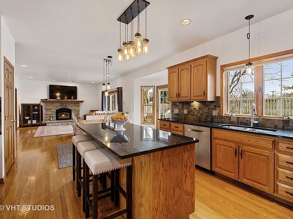5th image of 3545 Thornwood Ave