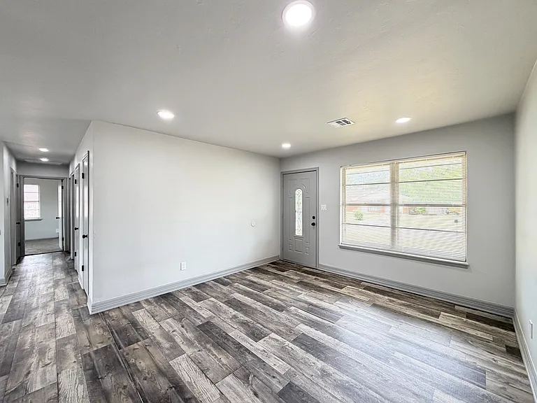 2417 NW 42nd St — Photo 8