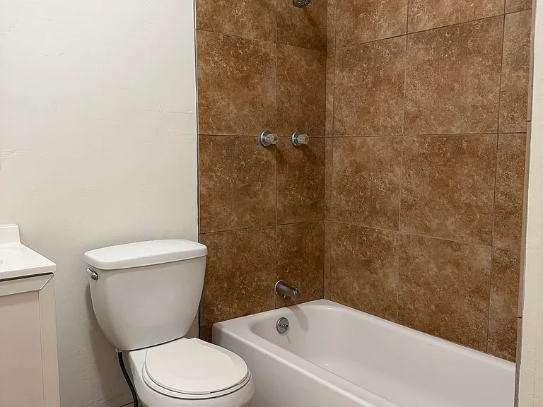 1823 W Fairmount Ave — Photo 3