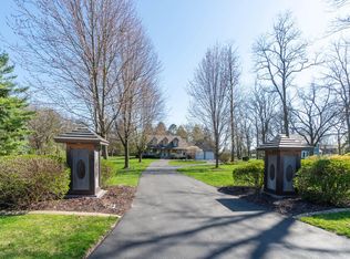 600 Sue Ann Dr, Lake Geneva, WI 53147