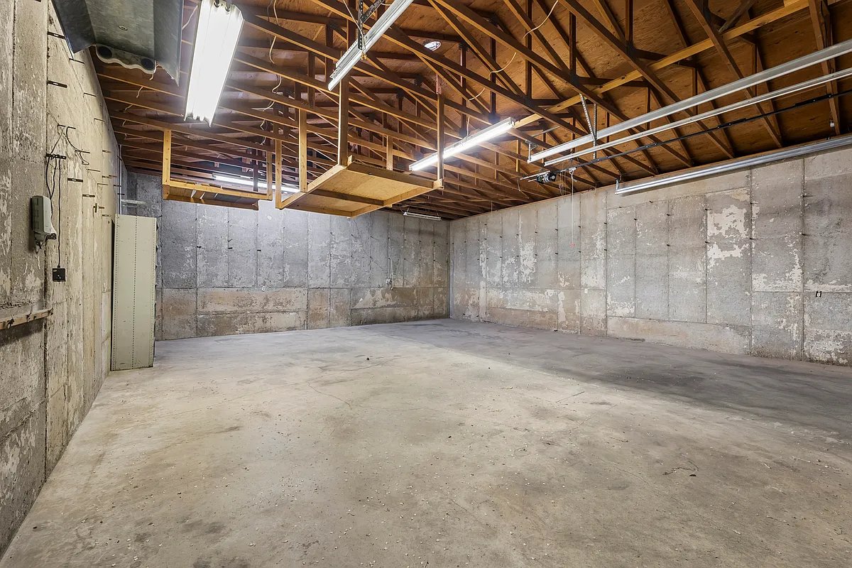 Building Photo - 1091 E 225 S #1