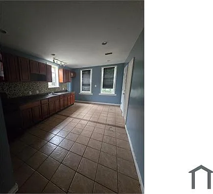3 bed, $2,400 — Photo 2