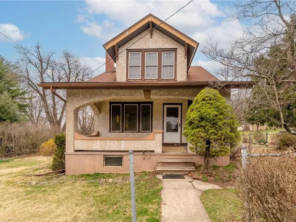 4275 S 5th St, Emmaus, PA 18049