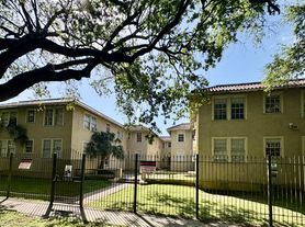 1905 S Carrollton Ave