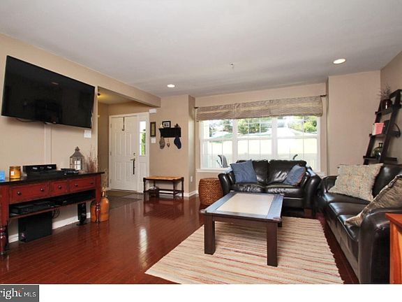4th image of 278 Flagstone Rd