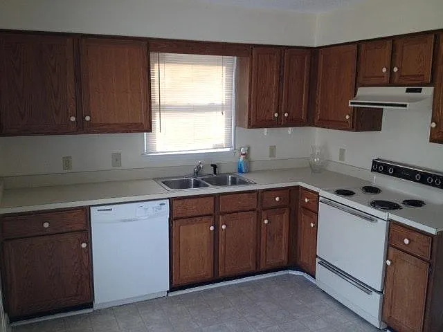 2101 E 4th St #1 — Photo 6