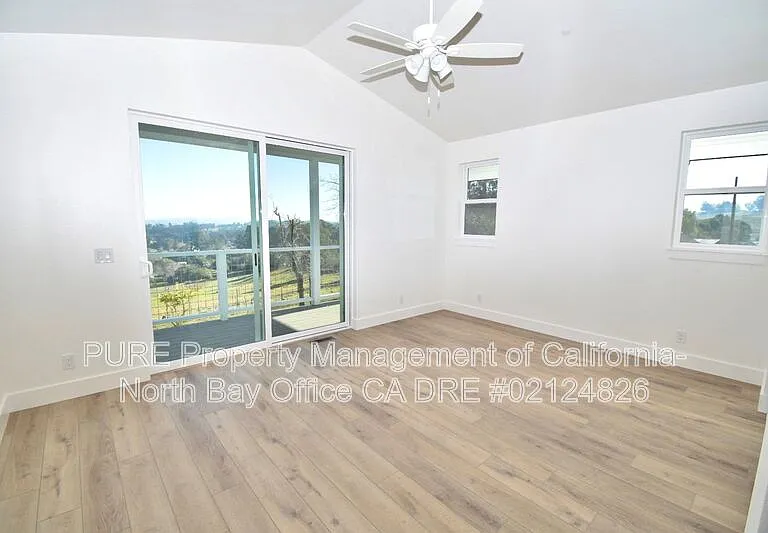 510 Fairview Ct #A — Photo 8