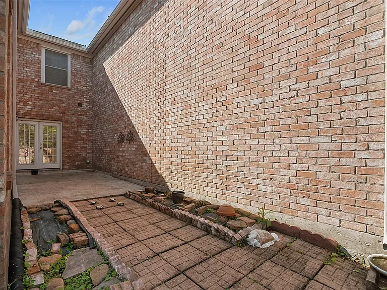 1014 Enclave Sq N — Photo 29
