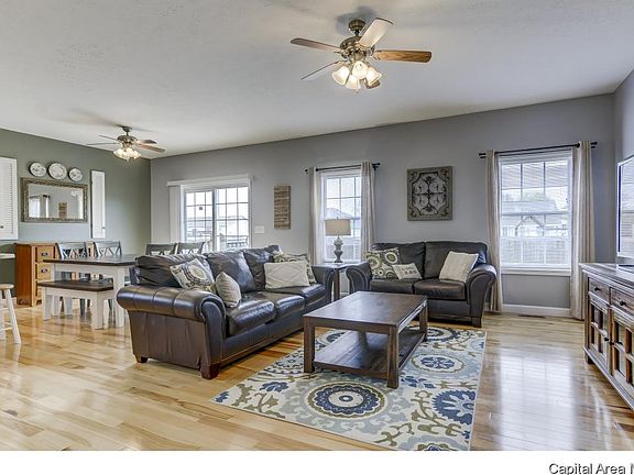 3rd image of 105 Willow Ln