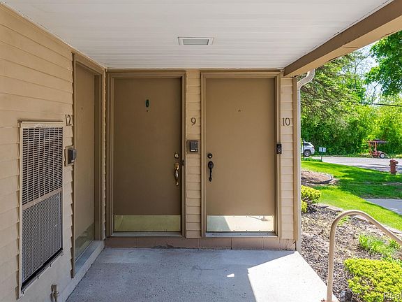 4th image of 27971 Rollcrest Rd APT 10