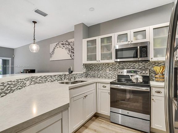 4th image of 359 SW 122nd Ave #359
