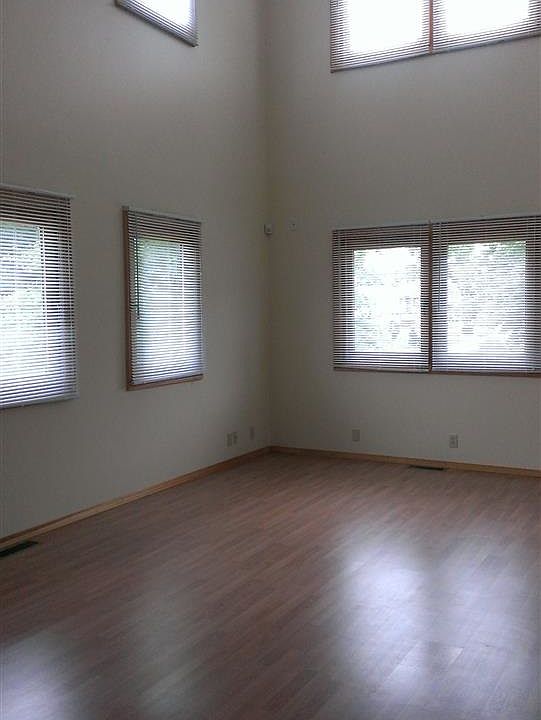1st image of 3201 W Woodhaven Dr
